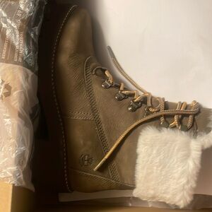 Women courmateur valley olive green boots .
